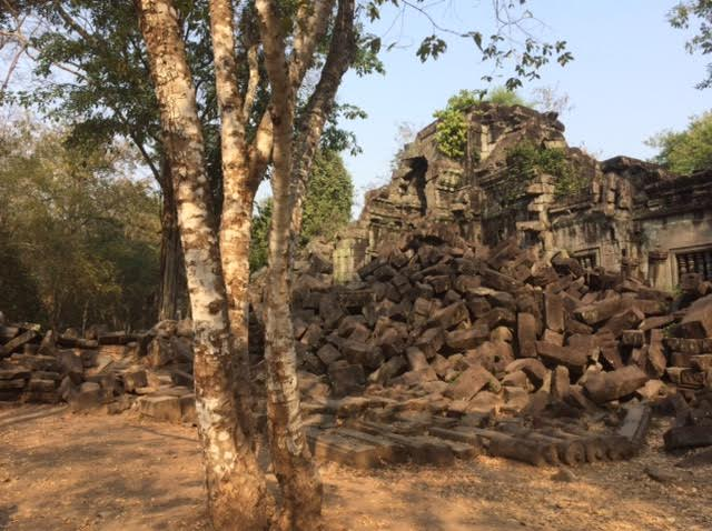 カンボジアひとり旅で見たベンメリア遺跡の写真