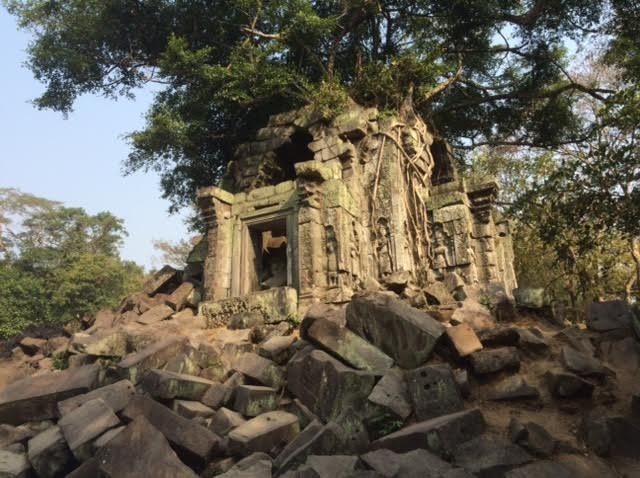 カンボジアの現地ツアーで見たベンメリア遺跡の写真