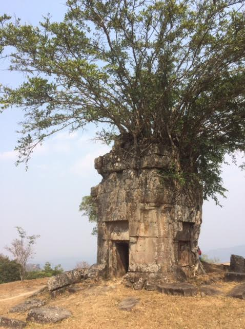 カンボジアの現地ツアーで見たプレアヴィヒア寺院の写真