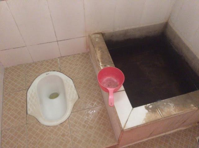 プレアヴィヒア寺院の現地ツアーで訪れたトイレの写真