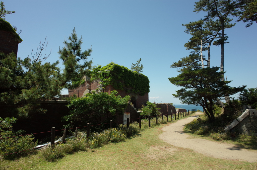 バイクひとり旅で訪れた友が島の写真