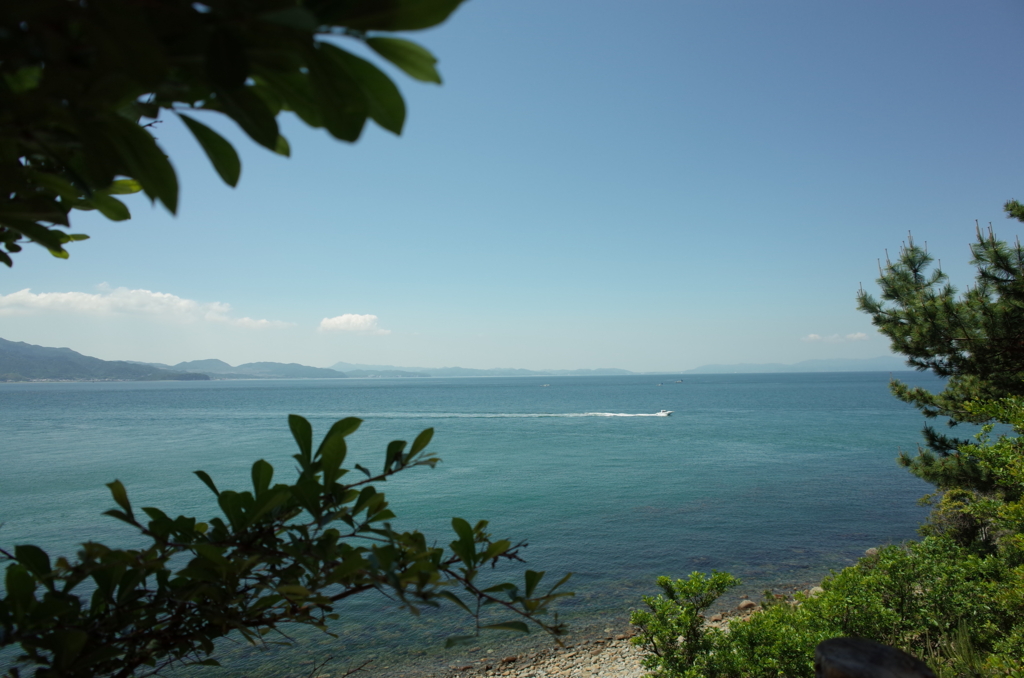 バイクひとり旅で訪れた友が島の写真