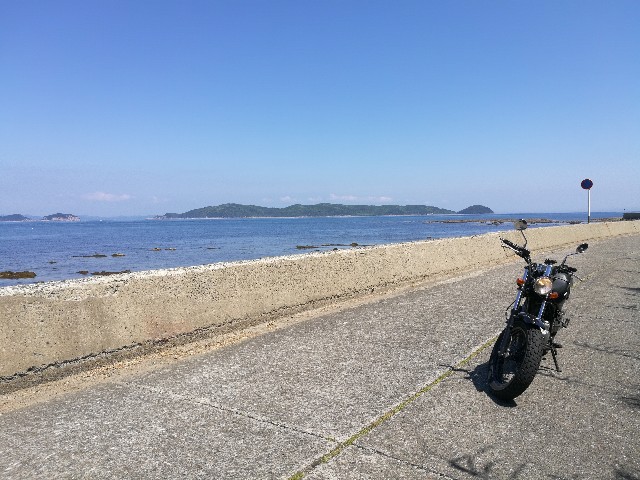 バイクひとり旅で訪れた友が島の写真
