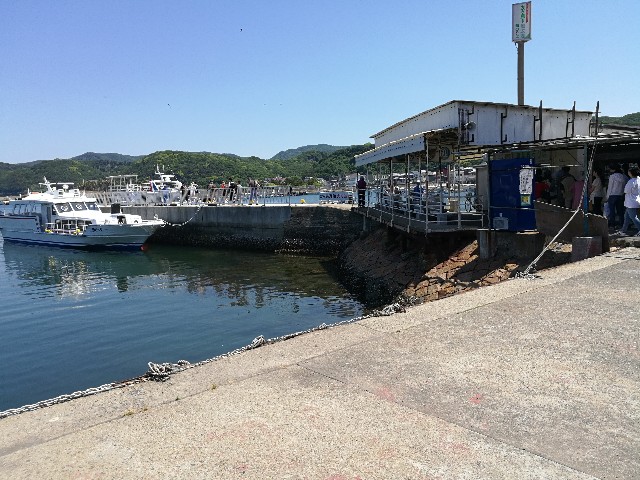 バイクひとり旅で訪れた友が島の写真