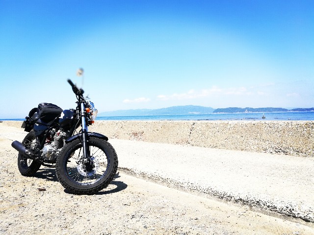 バイクひとり旅で訪れた友が島の写真