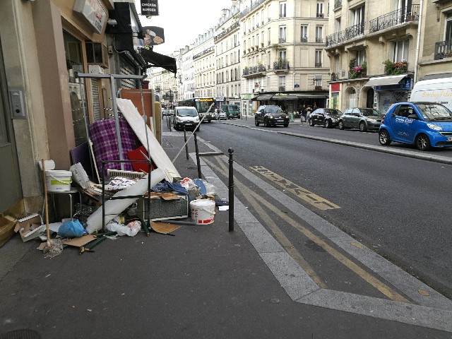 パリで治安が良くない場所に宿泊したときの写真