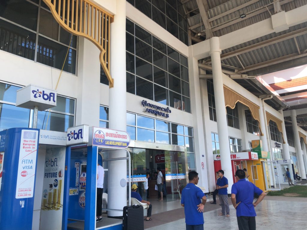 【歩いて後悔】ルアンパバーン空港から市内へ移動するベストな方法 The Cat's Pajamas(ぱじゃねこ)