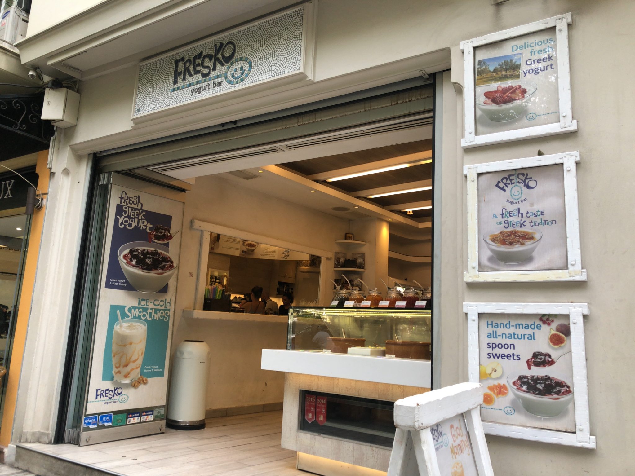 アテネ旅行の朝食「フレスコヨーグルトバー（Fresko Yogurt Bar）」の美味しさ The Cat's Pajamas（ぱじゃねこ）