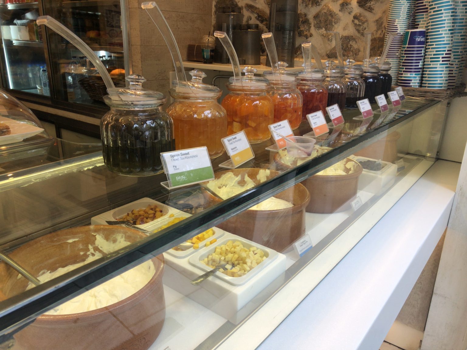 アテネ旅行の朝食「フレスコヨーグルトバー（Fresko Yogurt Bar）」の美味しさ The Cat's Pajamas（ぱじゃねこ）